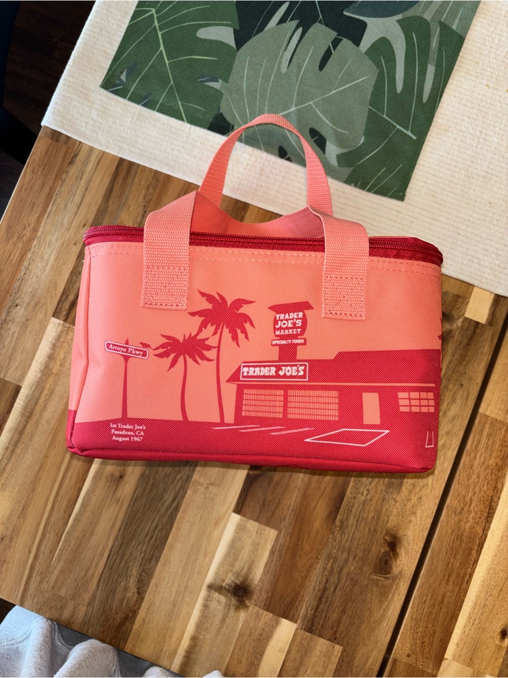 NWOT Trader Joe’s mini insulated lunch bag in peach